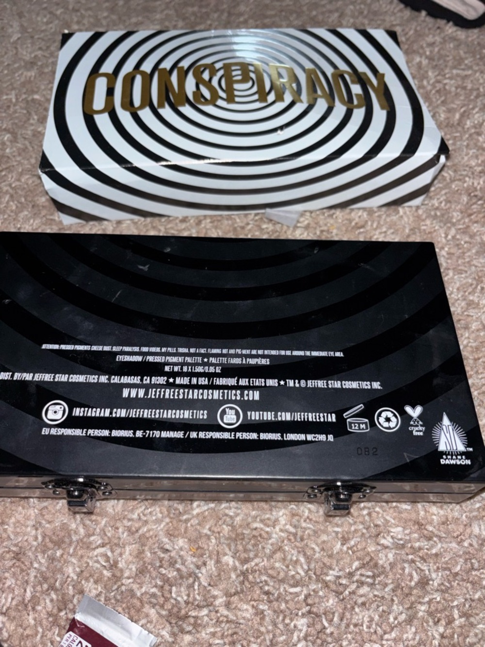 Jeffree Star Conspiracy Palette - Black, White & Gold - Picture 3 of 5